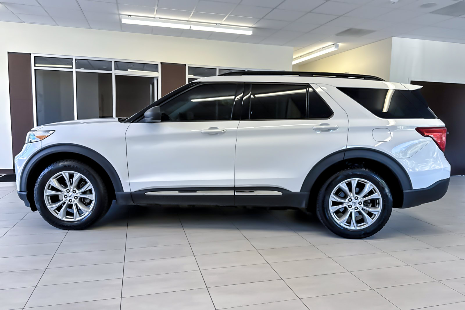 Certified 2020 Ford Explorer XLT w/ Equipment Group 202A AWD/4WD image 7