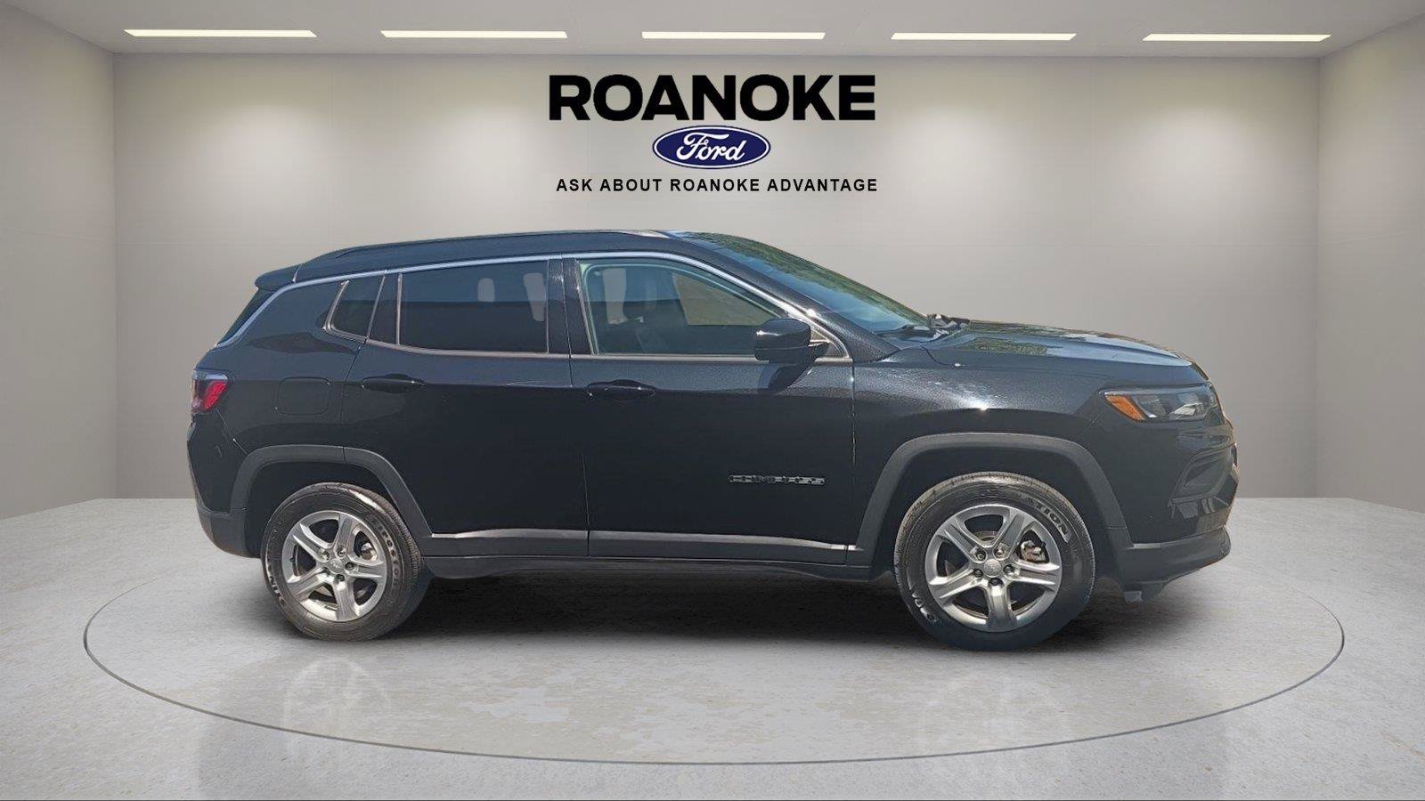 Used 2023 Jeep Compass Latitude w/ Convenience Group AWD/4WD image 8