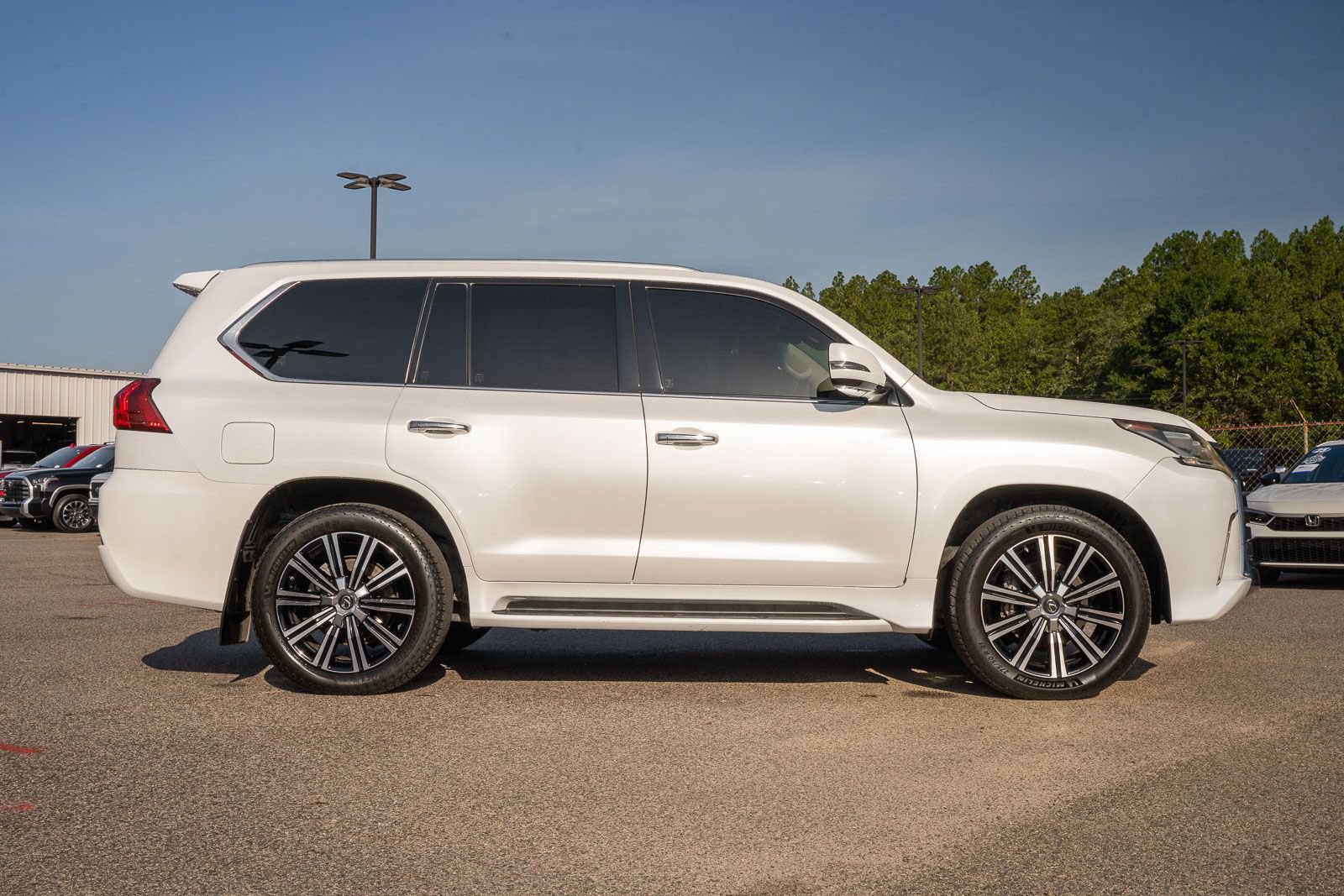 Used 2020 Lexus LX 570 4WD w/ Luxury Package image 12
