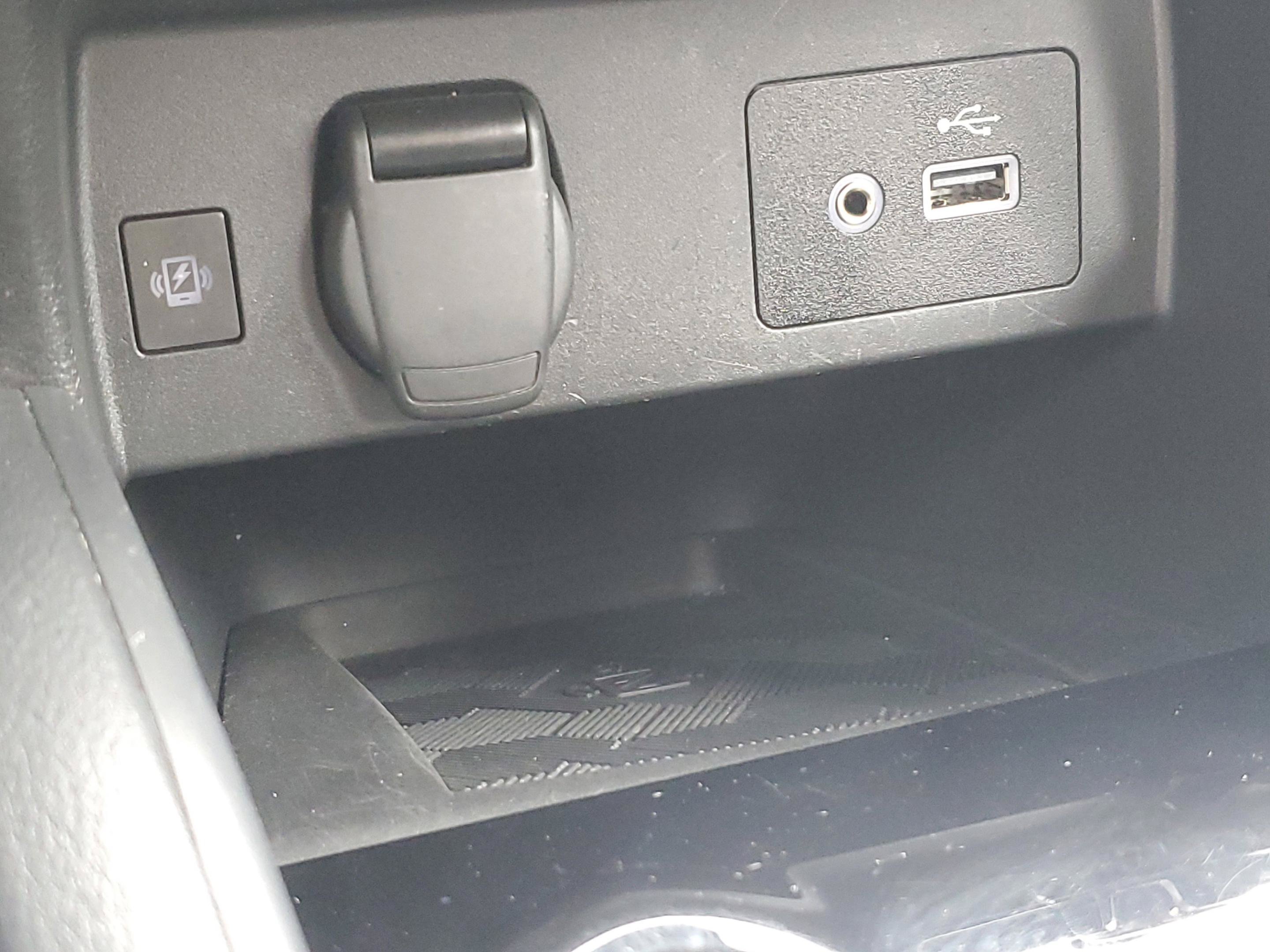 Used 2025 Nissan Versa SV FWD image 27