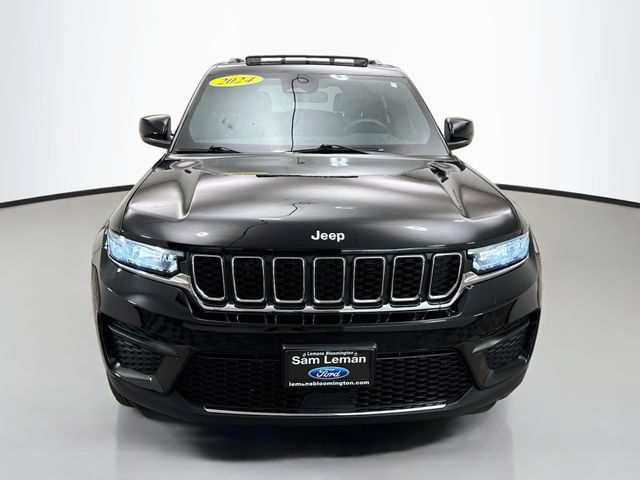 Used 2024 Jeep Grand Cherokee Laredo X w/ Luxury Tech Group I AWD/4WD image 2