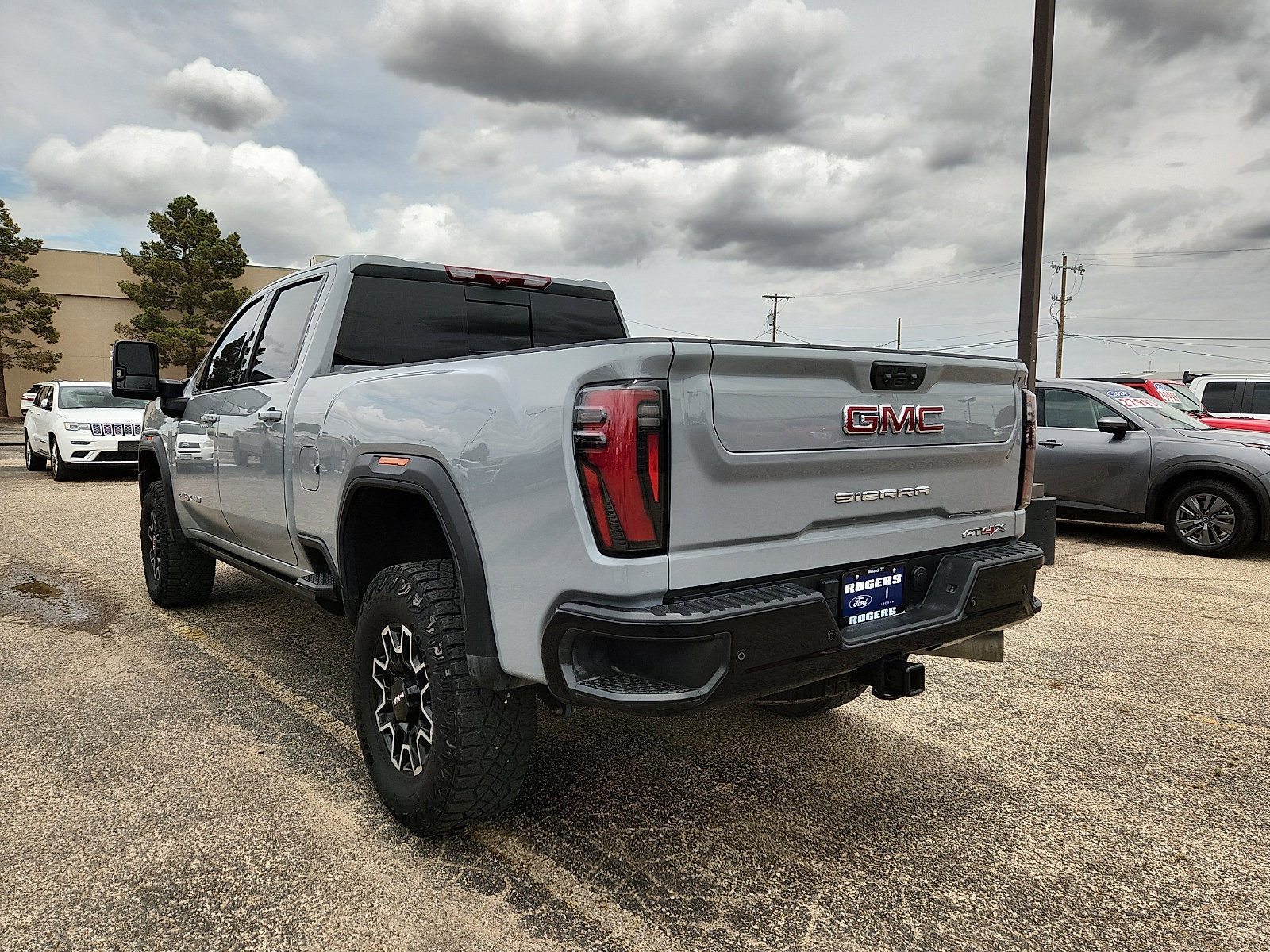Used 2024 GMC Sierra 2500 AT4X AWD/4WD image 5