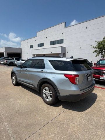Certified 2022 Ford Explorer XLT RWD image 3