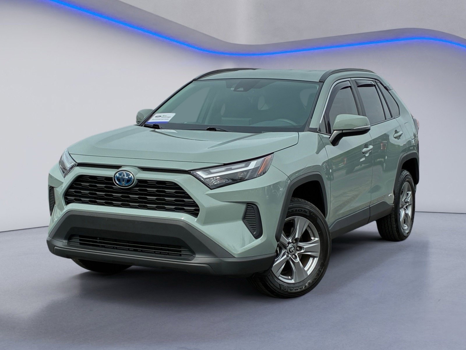Used 2023 Toyota RAV4 XLE AWD/4WD image 2