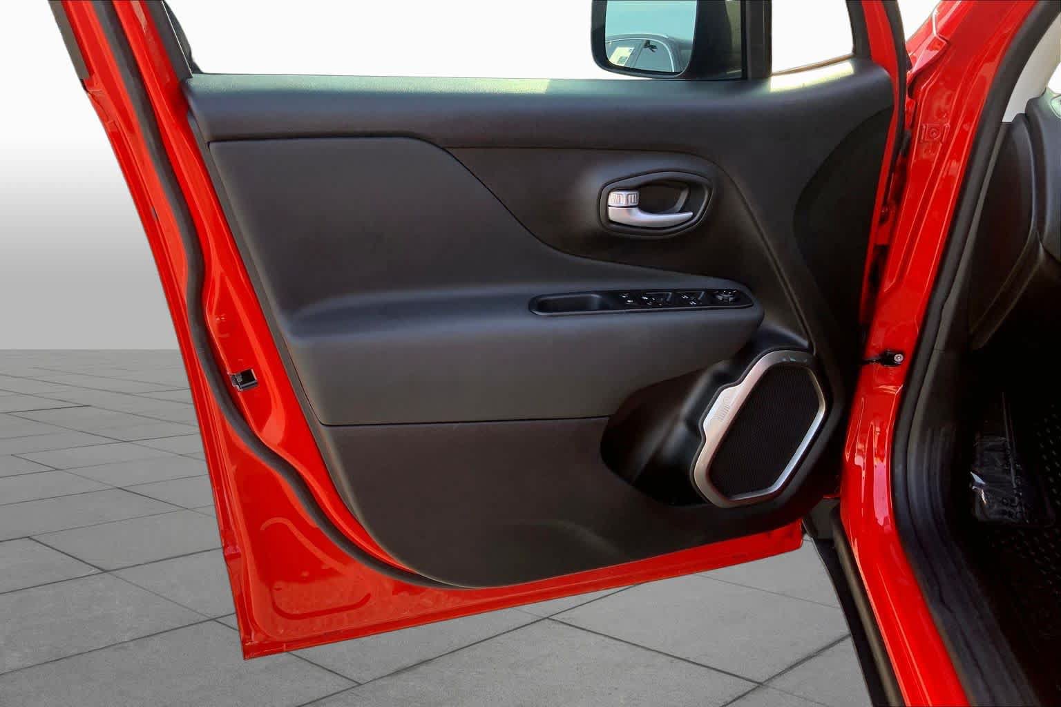 Used 2023 Jeep Renegade Latitude w/ Sun/Sound Group AWD/4WD image 21