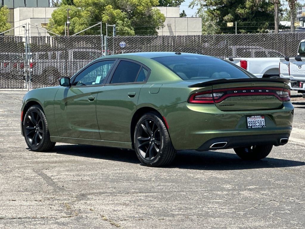 Used 2018 Dodge Charger SXT w/ Blacktop Package RWD image 5