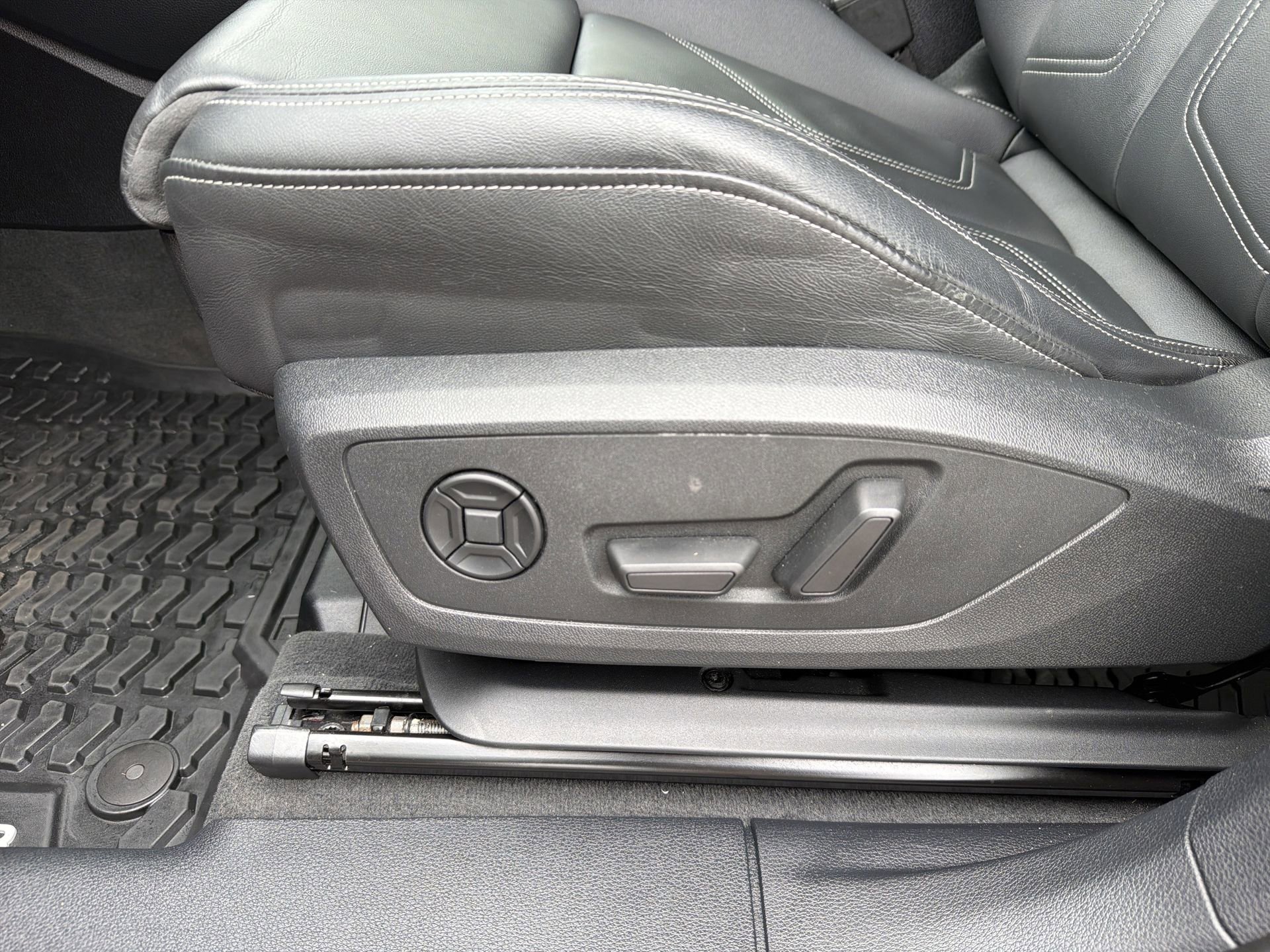 Used 2024 Audi Q3 2.0T Premium Plus w/ Premium Plus Package AWD/4WD image 19