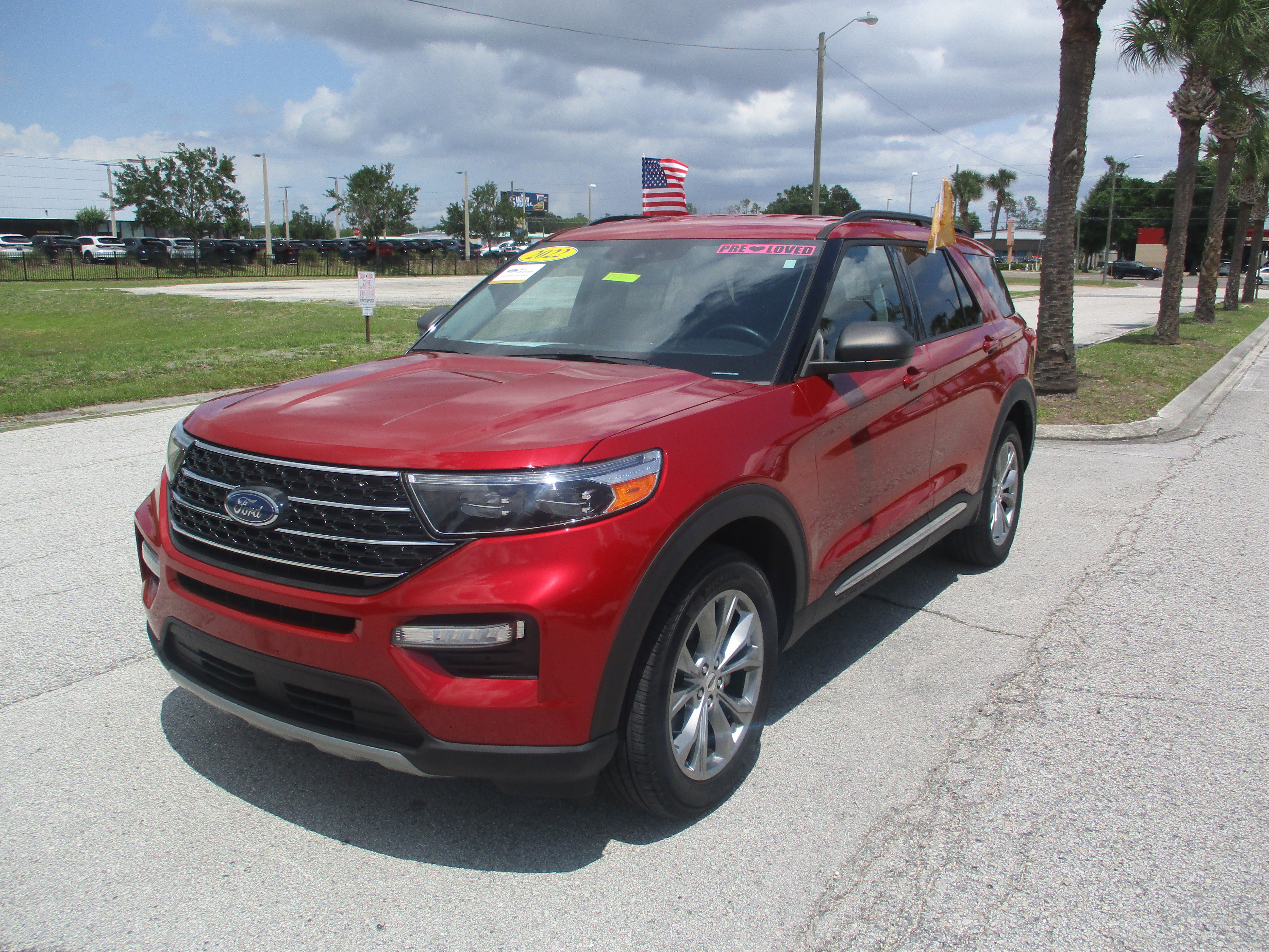 Certified 2022 Ford Explorer XLT w/ Equipment Group 202A AWD/4WD image 3