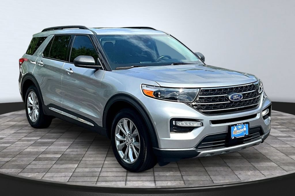 Certified 2023 Ford Explorer XLT w/ Equipment Group 202A AWD/4WD image 1