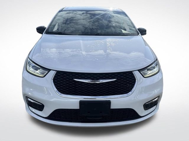 Used 2024 Chrysler Pacifica Touring-L image 12