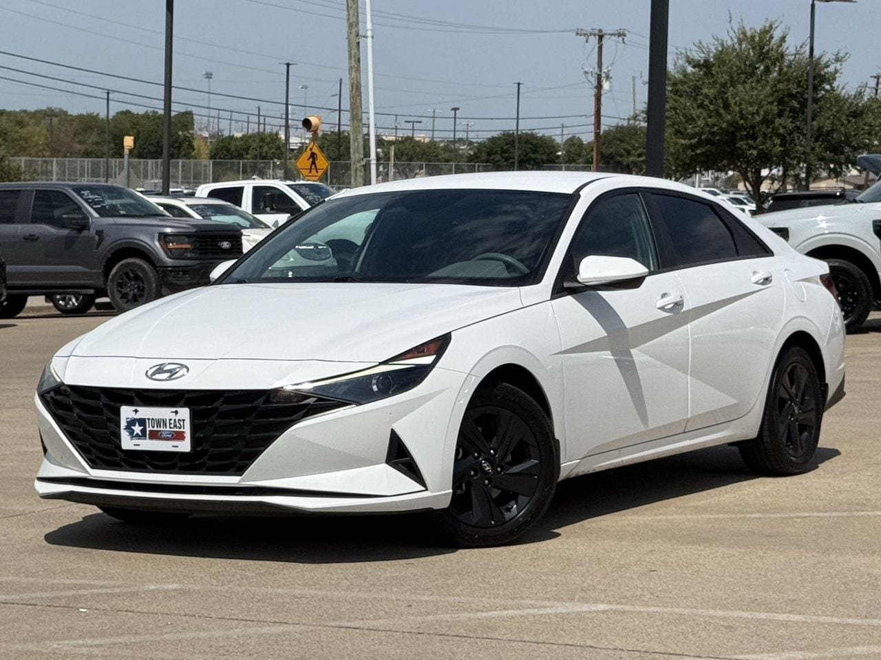 Used 2023 Hyundai Elantra SEL FWD image 2