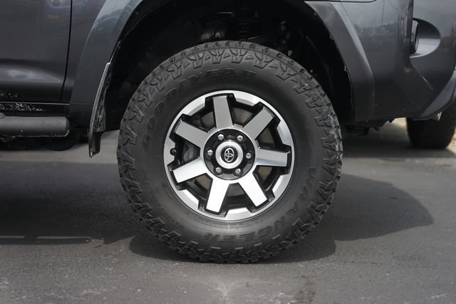 Used 2018 Toyota 4Runner TRD Off-Road AWD/4WD image 4