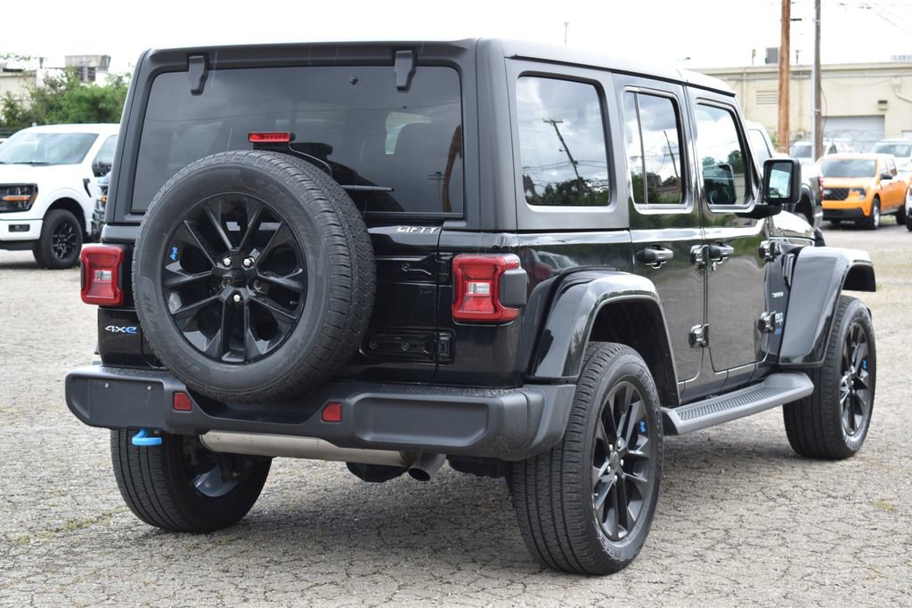 Used 2022 Jeep Wrangler Unlimited Sahara w/ Cold Weather Group AWD/4WD image 5