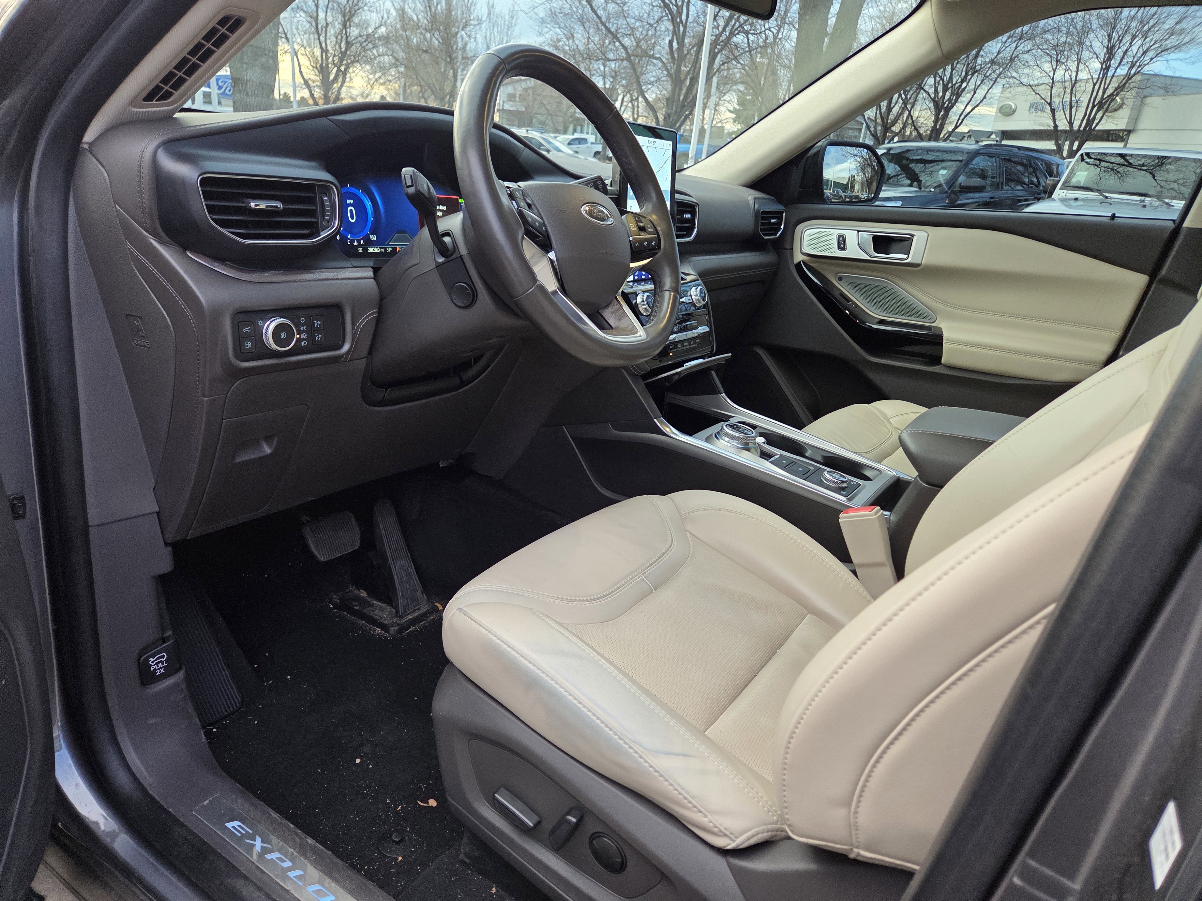 Certified 2022 Ford Explorer Platinum w/ Technology Package image 16