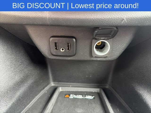 Used 2023 Chevrolet Traverse LT AWD/4WD image 38