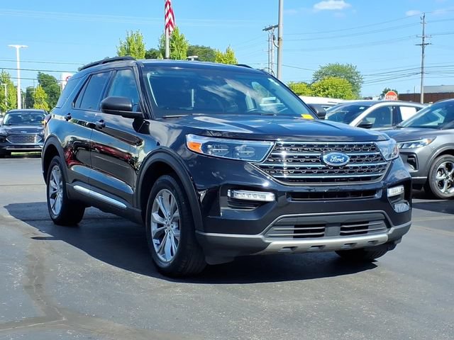 Certified 2023 Ford Explorer XLT w/ Equipment Group 202A AWD/4WD image 3