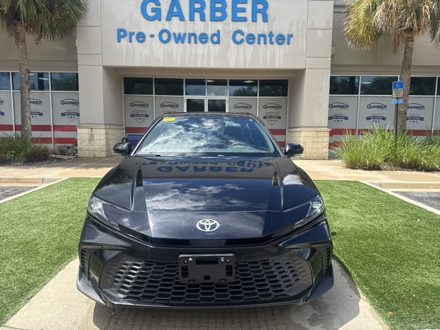 Used 2025 Toyota Camry SE FWD image 9