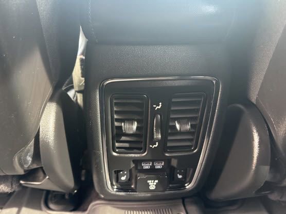 Used 2018 Jeep Grand Cherokee Limited image 28