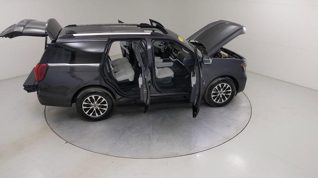 Certified 2025 Ford Expedition Platinum image 52