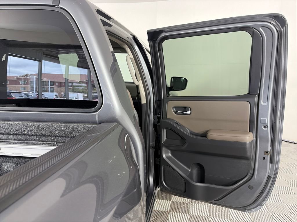 Used 2022 Nissan Frontier SV AWD/4WD image 29