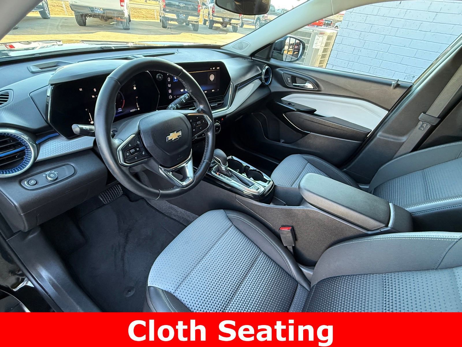 Used 2025 Chevrolet Trax LT w/ LT Convenience Package image 11