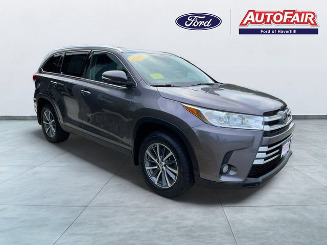 Used 2019 Toyota Highlander XLE AWD/4WD image 1