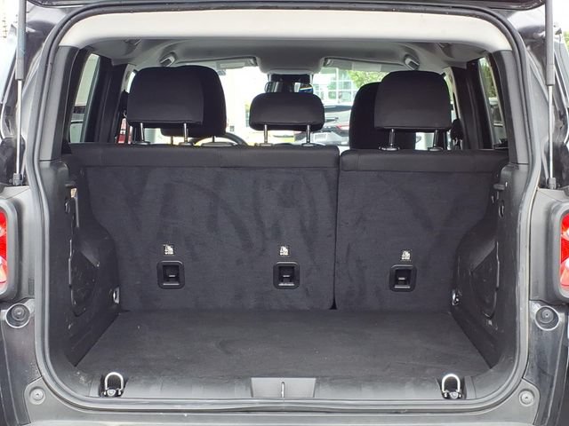 Used 2023 Jeep Renegade Latitude AWD/4WD image 9