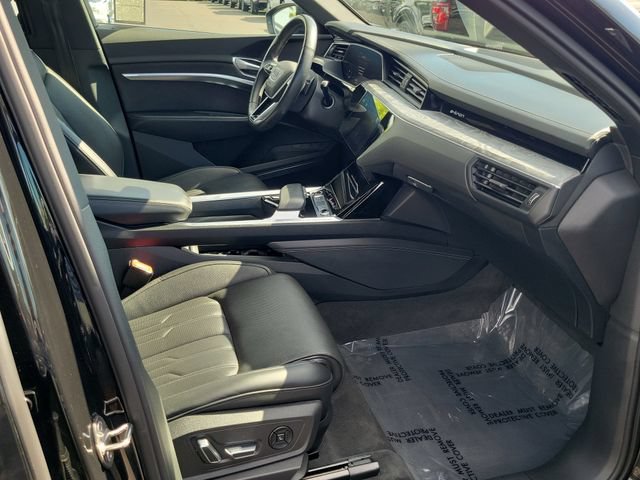 Used 2023 Audi e-tron Chronos AWD/4WD image 18