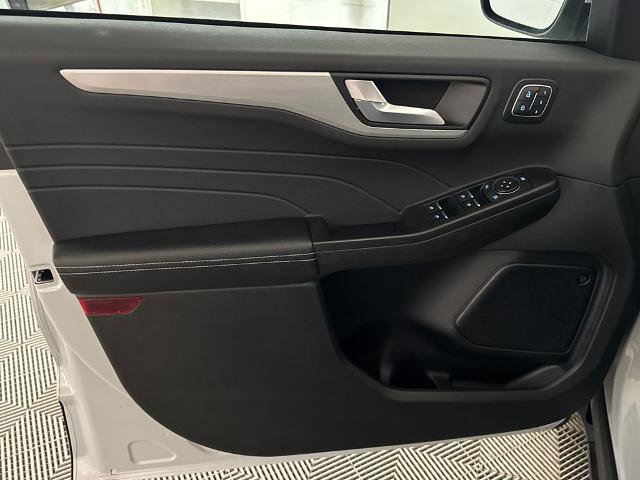 Certified 2025 Ford Escape SE w/ PHEV Premium Package image 15