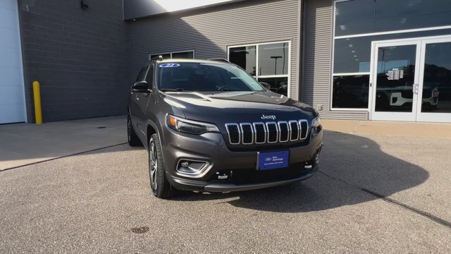 Used 2022 Jeep Cherokee Limited w/ Elite Package AWD/4WD image 3