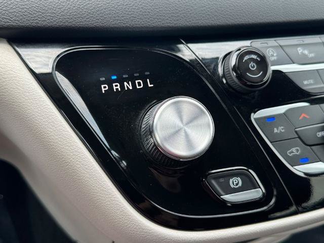Used 2024 Chrysler Pacifica Touring-L FWD image 23