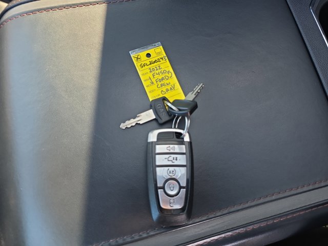 Certified 2022 Ford F450 Platinum w/ FX4 Off-Road Package image 35