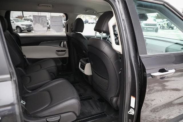 Used 2024 Kia Carnival LX image 33