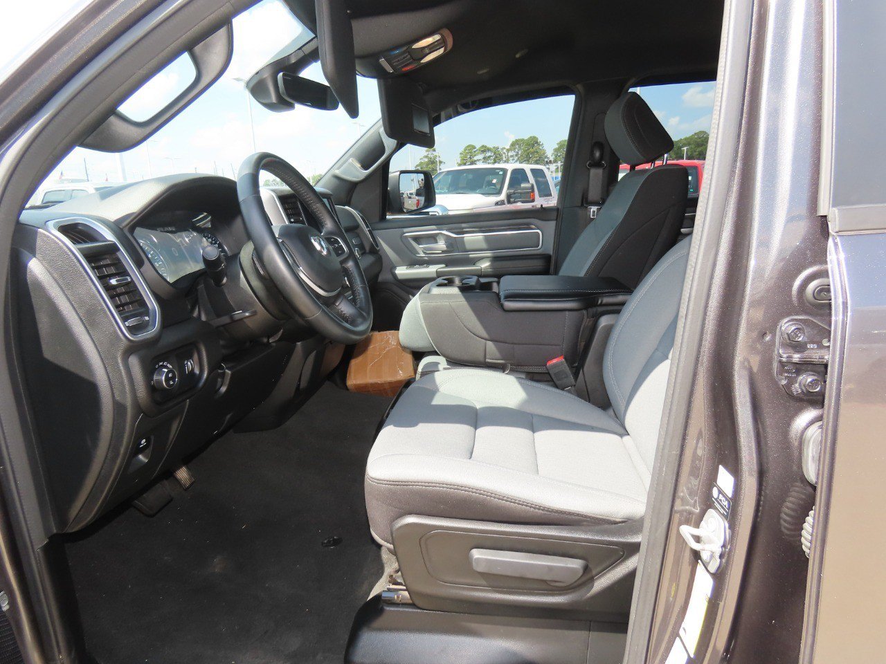 Used 2023 RAM 1500 Big Horn AWD/4WD image 25