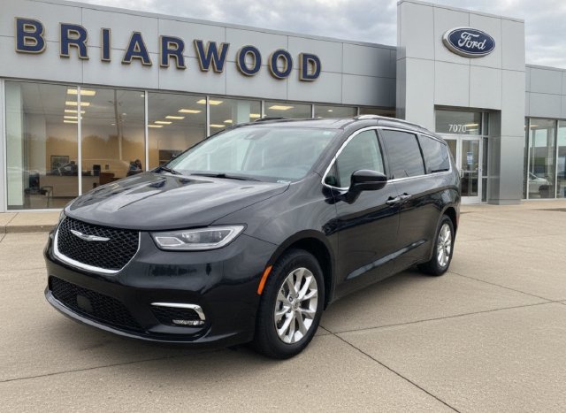 Used 2021 Chrysler Pacifica Touring-L w/ Uconnect Theater Family Group AWD/4WD image 1