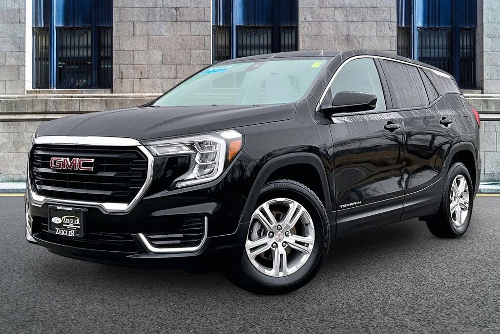 Used 2024 GMC Terrain SLE image 2