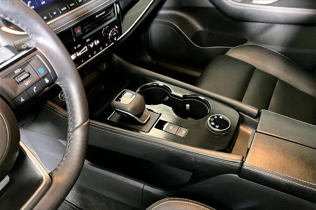 Used 2023 Nissan Rogue SL w/ SL Premium Package image 13