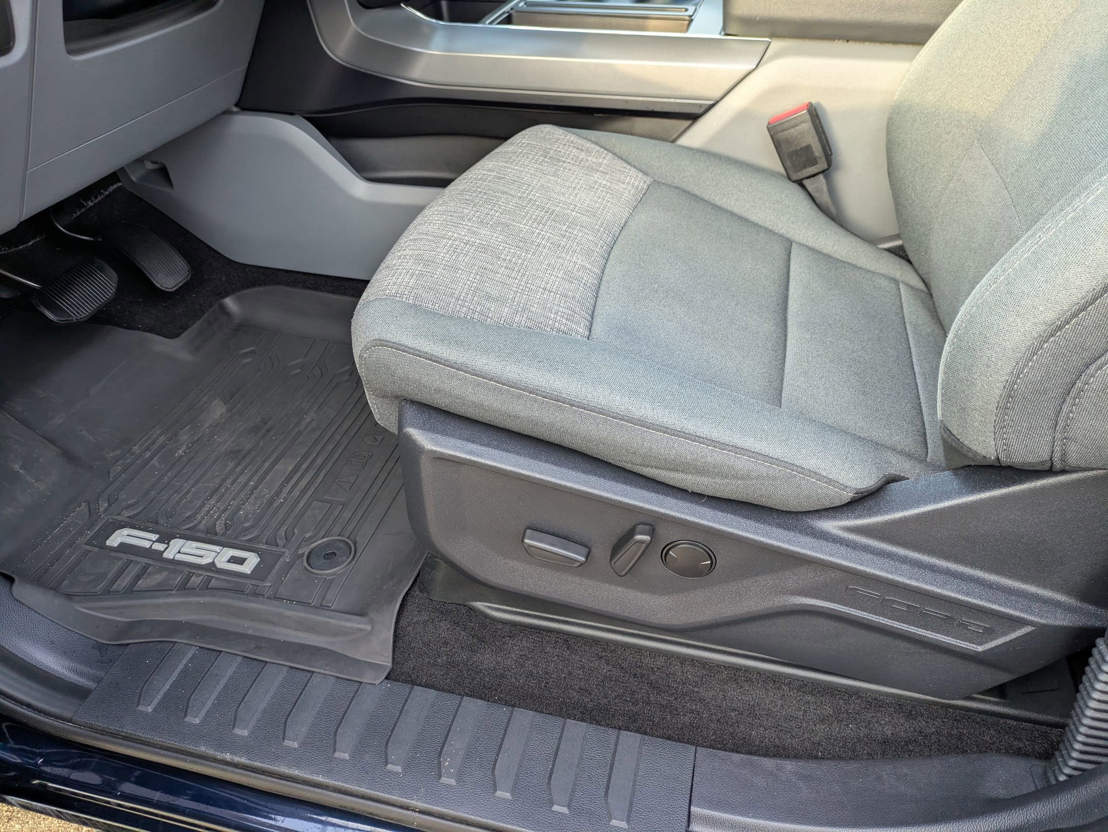 Certified 2022 Ford F150 XLT w/ Equipment Group 302A High image 16