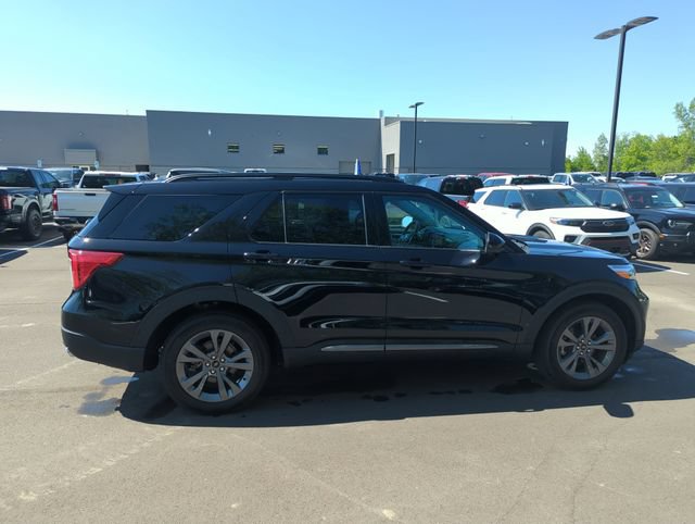 Certified 2024 Ford Explorer XLT w/ Equipment Group 202A AWD/4WD image 6