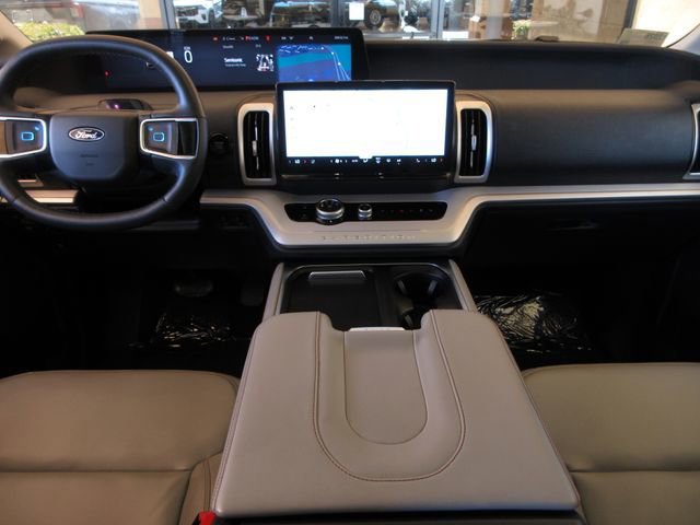 Certified 2025 Ford Expedition Active image 18