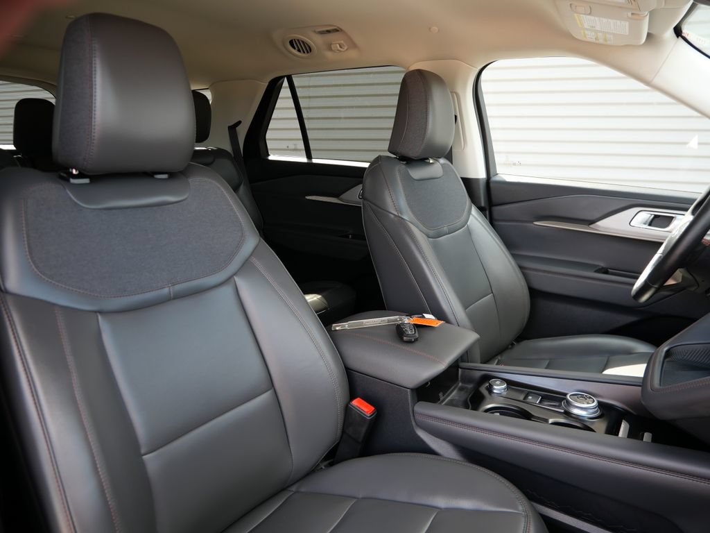 Certified 2025 Ford Explorer Active w/ Active Comfort Package AWD/4WD image 22