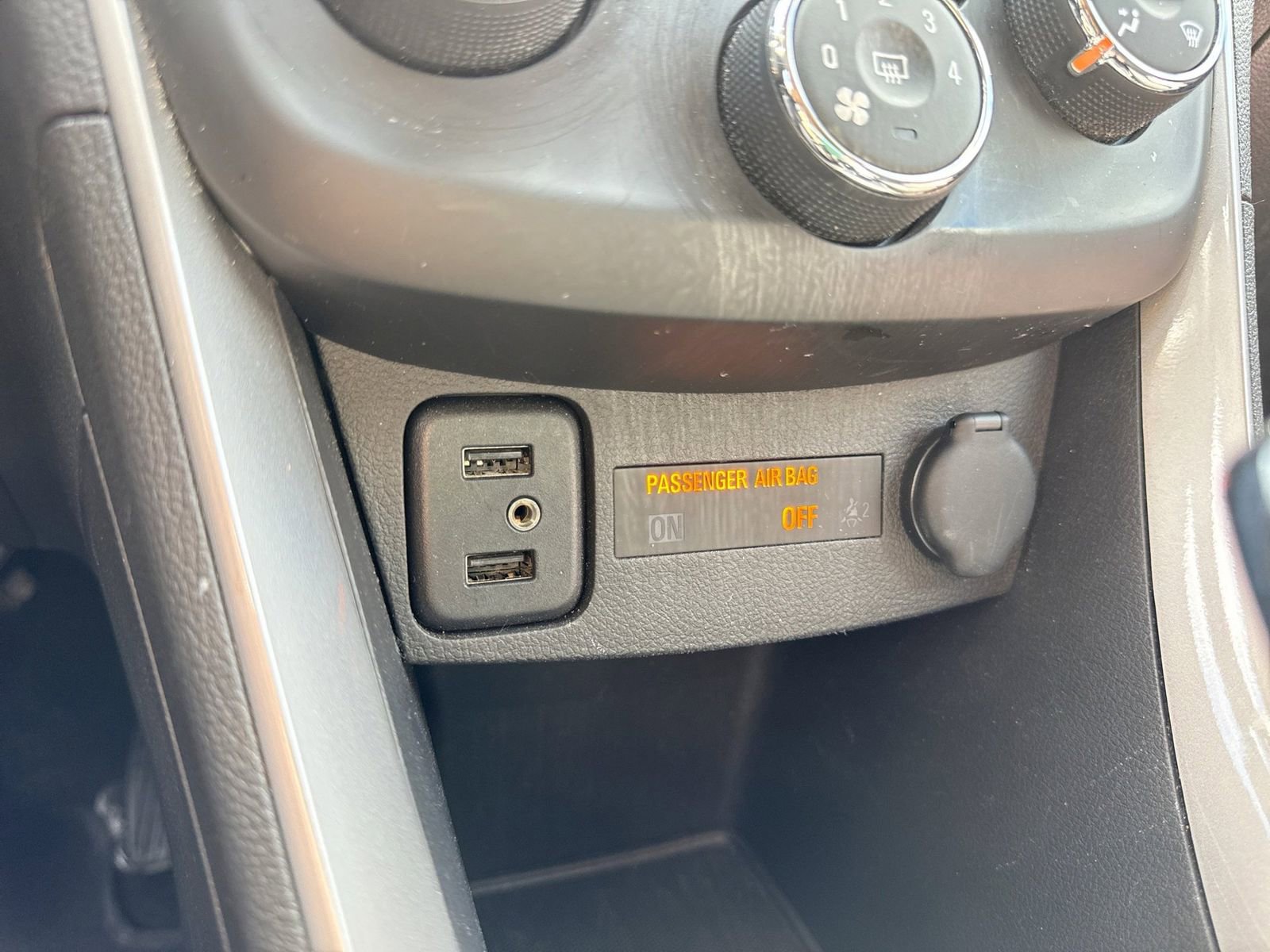 Used 2022 Chevrolet Trax LT w/ LT Convenience Package FWD image 34