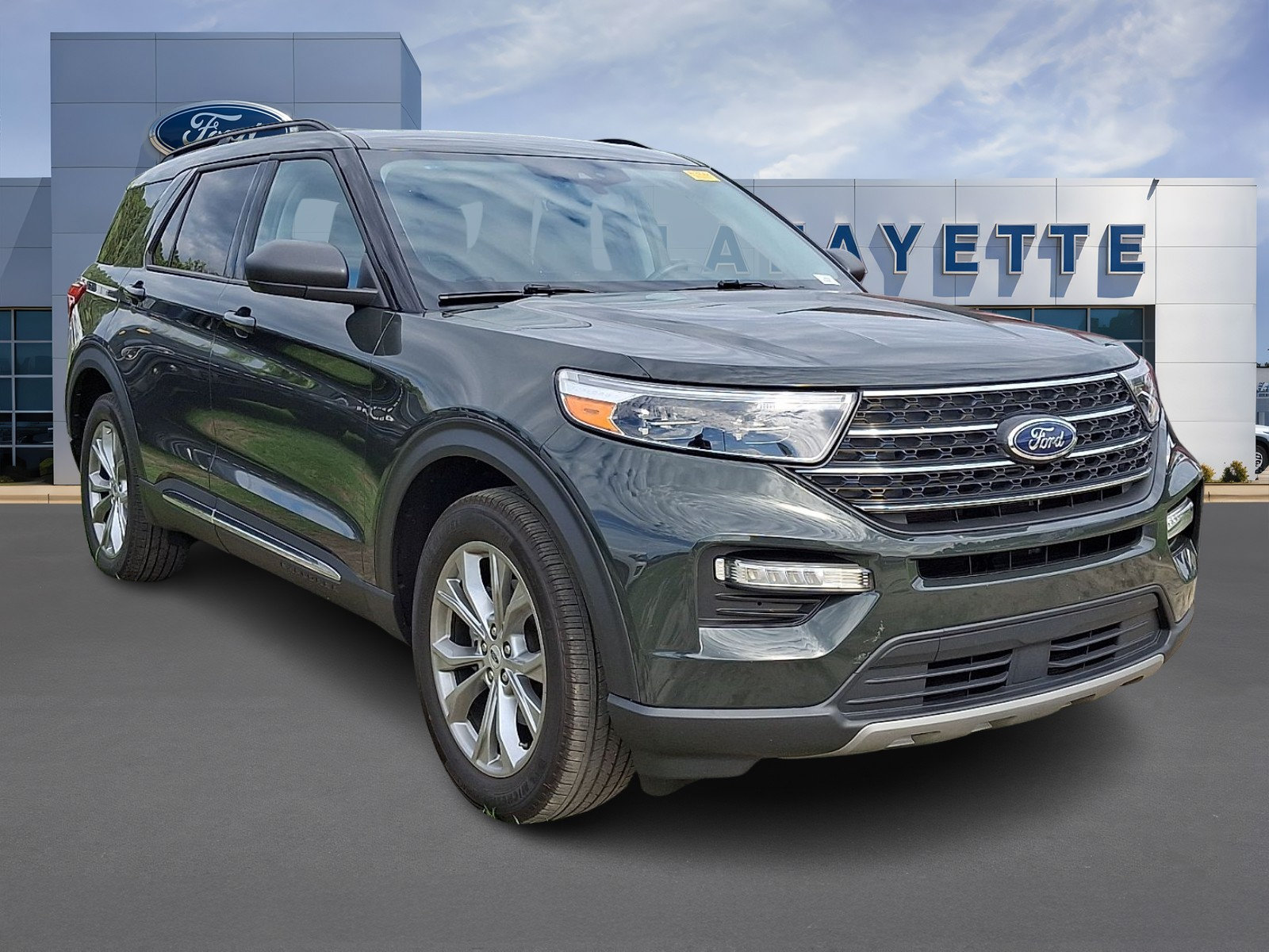 Certified 2023 Ford Explorer XLT w/ Equipment Group 202A