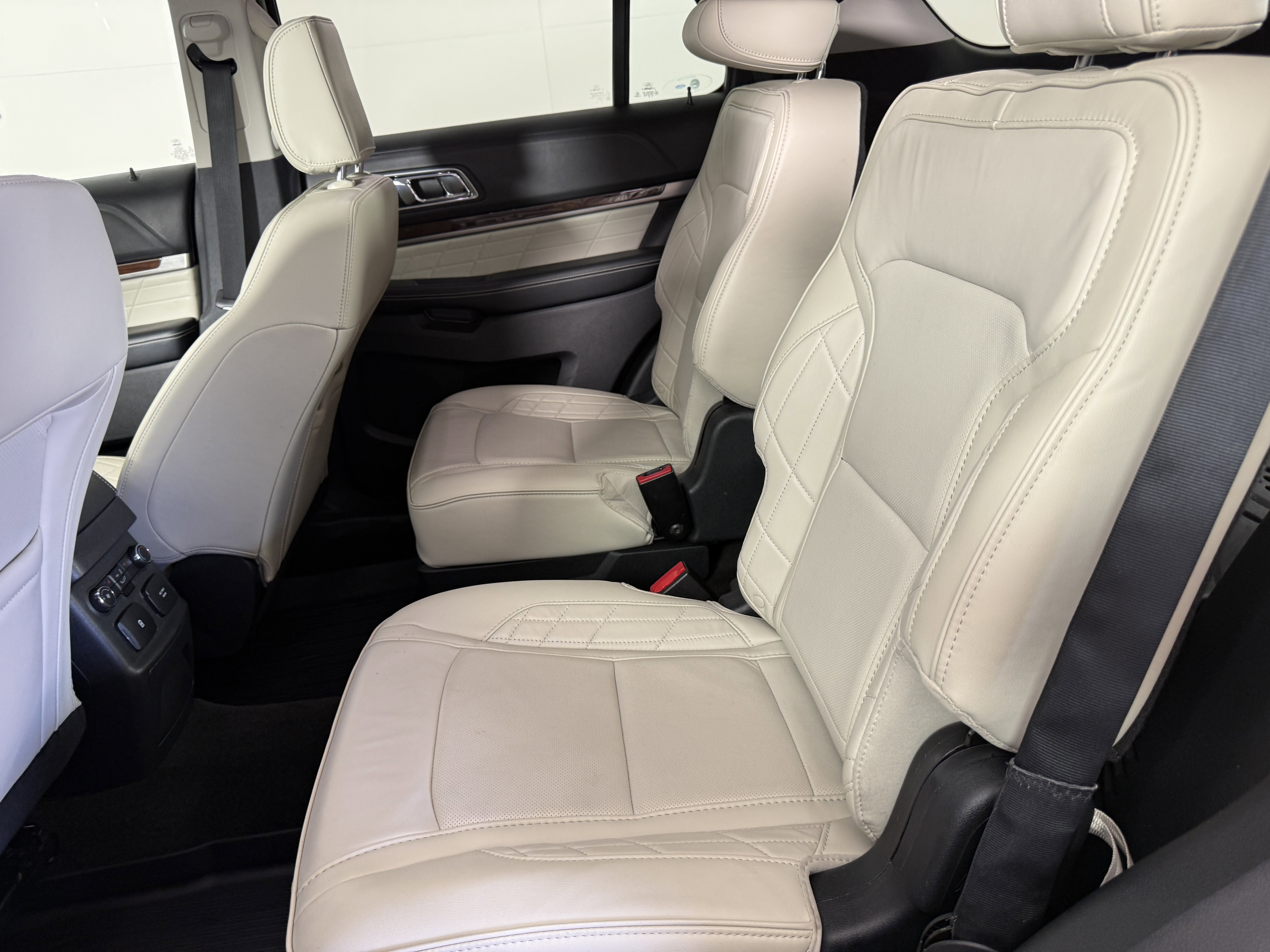 Certified 2018 Ford Explorer Platinum image 14