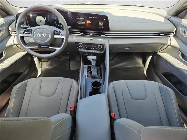 Used 2024 Hyundai Elantra SEL FWD image 17