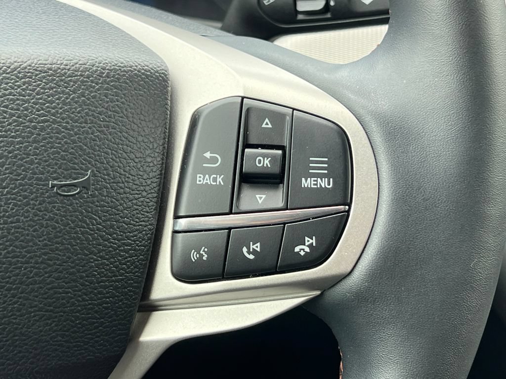 Certified 2025 Ford Explorer Active w/ Active Comfort Package AWD/4WD image 24