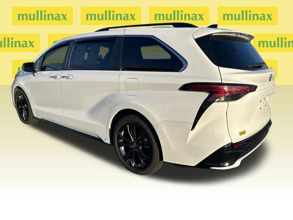 Used 2023 Toyota Sienna XSE image 11
