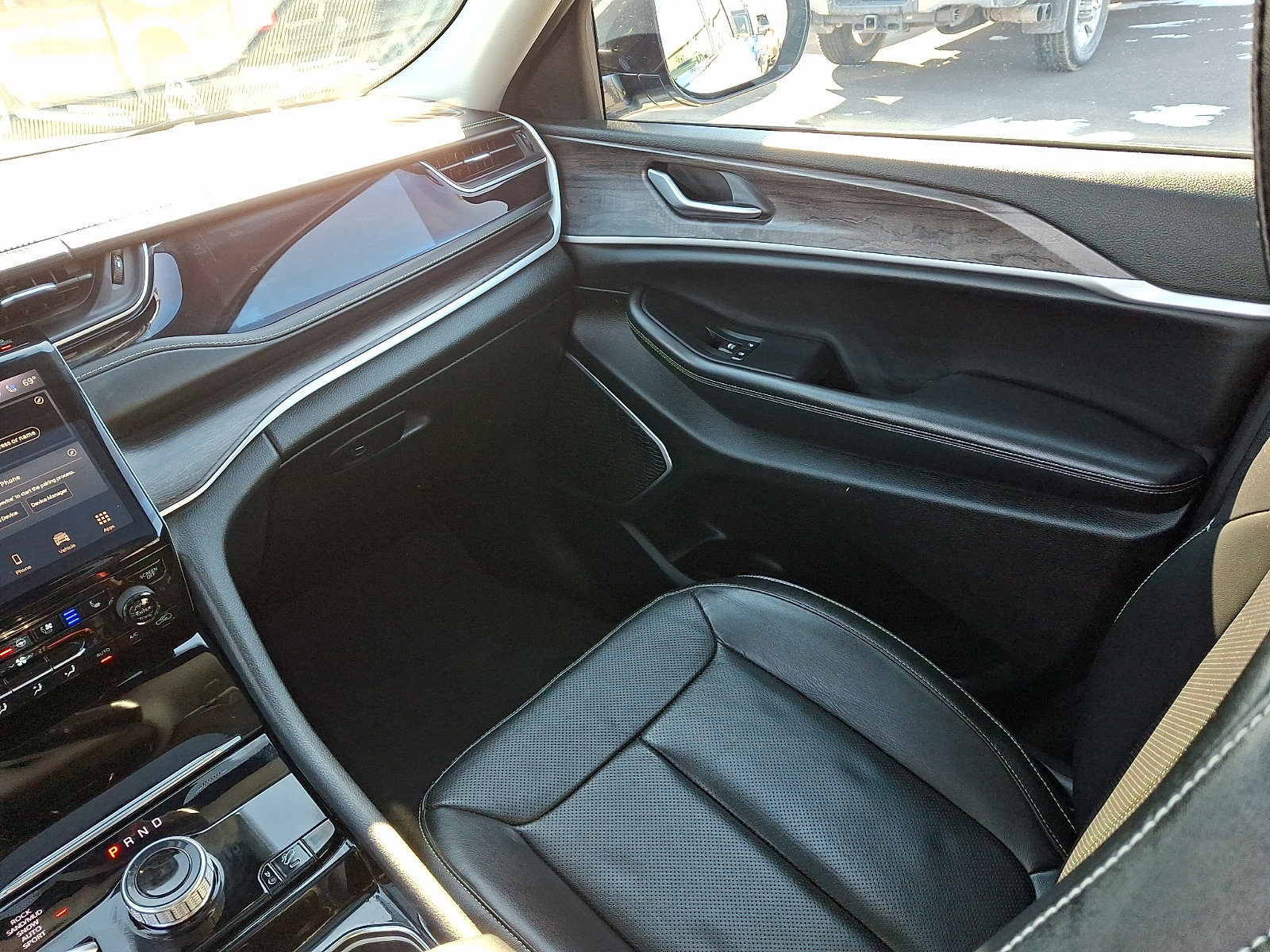 Used 2022 Jeep Grand Cherokee Limited 4xe w/ Luxury Tech Group II image 16