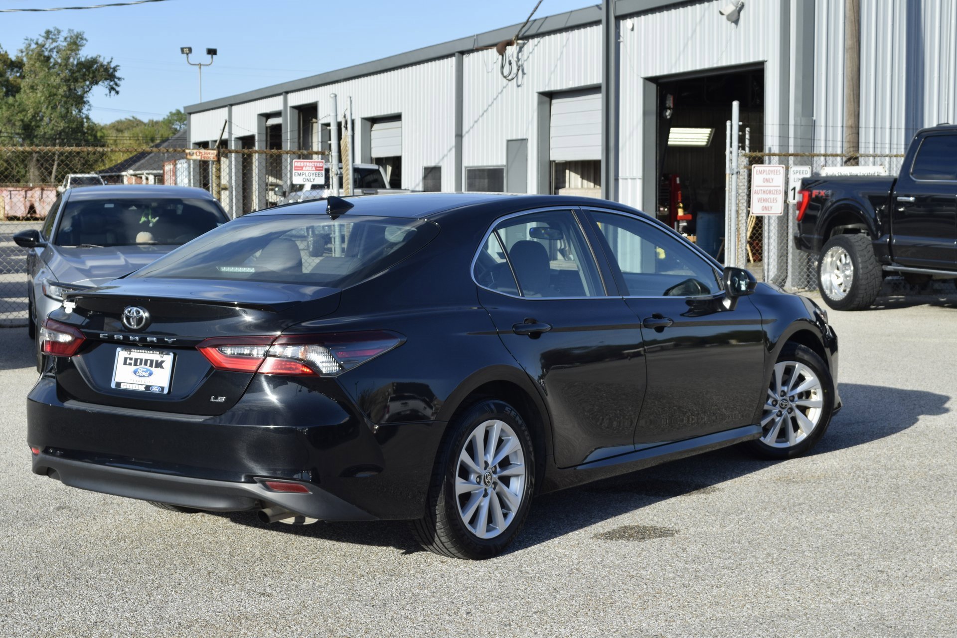 Used 2023 Toyota Camry LE image 10