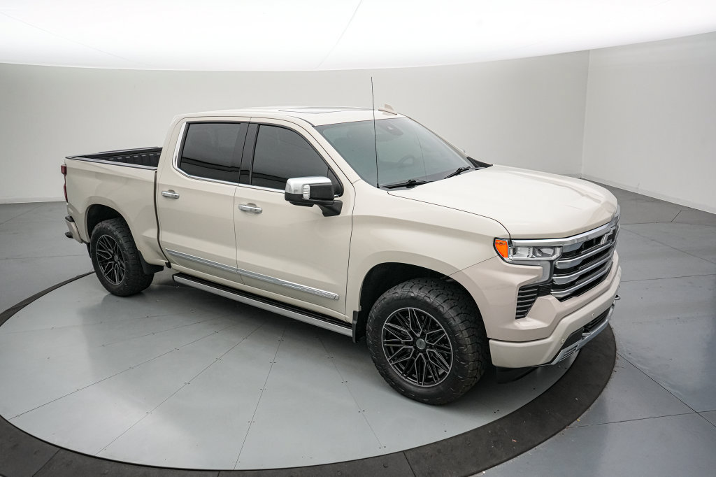 Used 2026 Chevrolet Silverado 1500 High Country AWD/4WD image 2